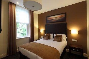 Chalfield Manor Boutique Hotel บอร์นมัธ ภายนอก รูปภาพ