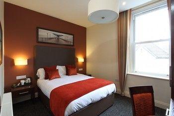 Chalfield Manor Boutique Hotel บอร์นมัธ ภายนอก รูปภาพ